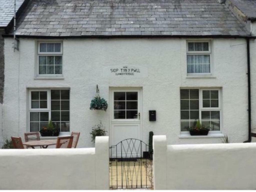 The Old Shop Villa Llandyfrydog Exterior photo