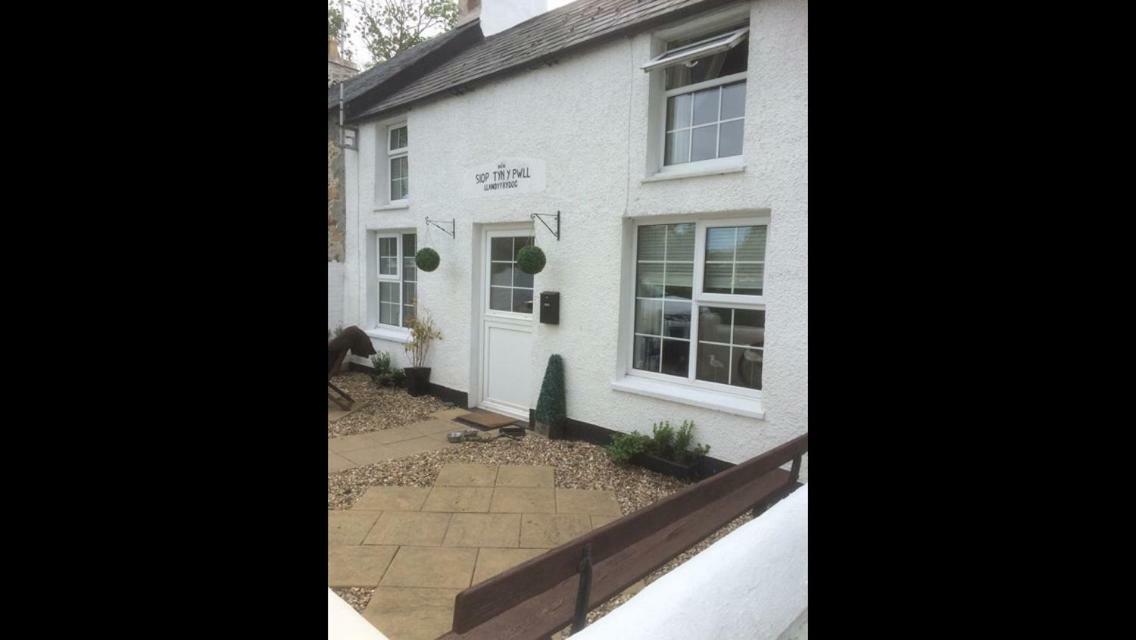 The Old Shop Villa Llandyfrydog Exterior photo